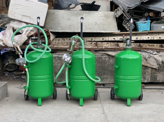 ขายชุดถังเติมน้ำมันเกียร์-น้ำมันเครื่อง แบบใช้ลม Raasm ขนาดถัง 24ลิตร มีล้อเลื่อนเคลื่อนย้ายละดวก สภาพสวยใหม่มาก มี 3ชุดครับ (ไม่มีสาย 1ชุด) ขายชุดถังเติมน้ำมันเกียร์-น้ำมันเครื่อง แบบใช้ลม Raasm ขนาดถัง 24ลิตร มีล้อเลื่อนเคลื่อนย้ายละดวก สภาพสวยใหม่มาก มี 3ชุดครับ (ไม่มีสาย 1ชุด)