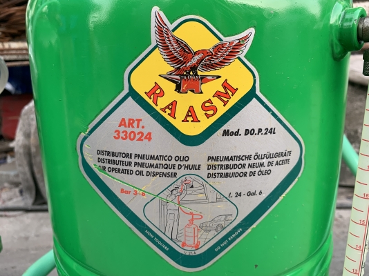 ขายชุดถังเติมน้ำมันเกียร์-น้ำมันเครื่อง แบบใช้ลม Raasm ขนาดถัง 24ลิตร มีล้อเลื่อนเคลื่อนย้ายละดวก สภาพสวยใหม่มาก มี 3ชุดครับ (ไม่มีสาย 1ชุด) ขายชุดถังเติมน้ำมันเกียร์-น้ำมันเครื่อง แบบใช้ลม Raasm ขนาดถัง 24ลิตร มีล้อเลื่อนเคลื่อนย้ายละดวก สภาพสวยใหม่มาก มี 3ชุดครับ (ไม่มีสาย 1ชุด)