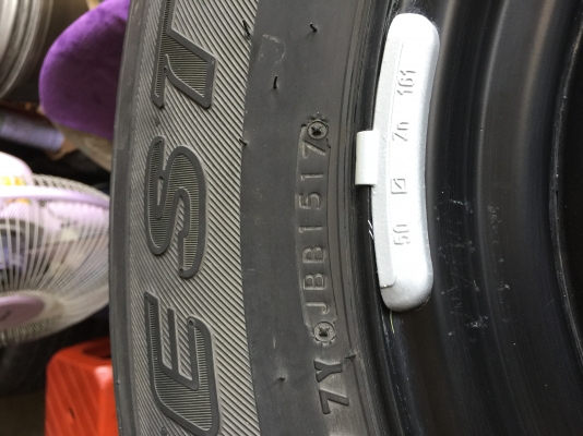ขายล้อกะทะรีโว้ ยางบริสโตน265/65/17ปี17 กะทะเดิมๆพร้อมฝาครอบ โทร0879050181.ส่งได้ครับ