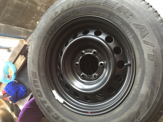 ขายล้อกะทะรีโว้ ยางบริสโตน265/65/17ปี17 กะทะเดิมๆพร้อมฝาครอบ โทร0879050181.ส่งได้ครับ