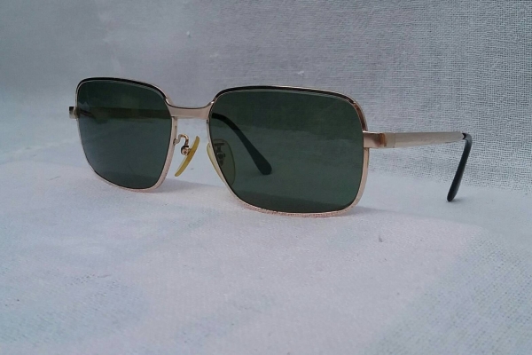 แว่นตาทองโกลด์ฟิลด์ 12 K สัดส่วนทองคำบริสุทธิ์ 50\% เจแปนิสแฮนด์เมดทศวรรษ 1970&#039;s ***เลนส์กระจกค