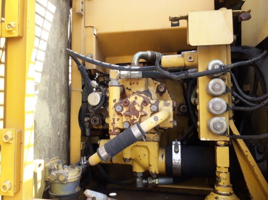 ขาย 950,000 รถแบคโฮล้อยาง KOMATSU pw 130-6 K เล่มทะเบียน พร้อมลายหัเจาะ ไฟฟ้าครบ เครื่องดี ปั้มแรง เ