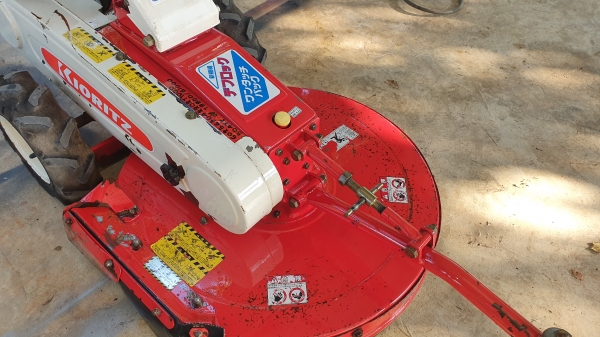 รถตัดหญ้าเดินหน้าถอยหลังได้ เดินตาม