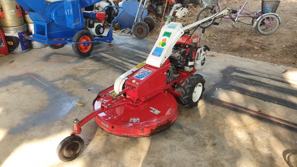 รถตัดหญ้าเดินหน้าถอยหลังได้ เดินตาม