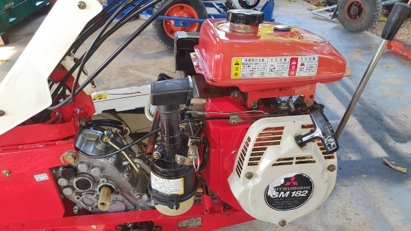 รถตัดหญ้าเดินหน้าถอยหลังได้ เดินตาม