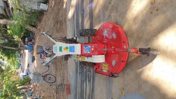 รถตัดหญ้าเดินหน้าถอยหลังได้ เดินตาม