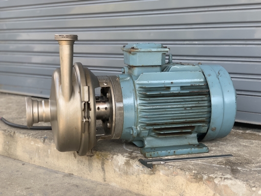 ขายปั๊มน้ำหัวสแตนเลส 316L APV(SPX Flow) model W+55/35 ขนาด 10HP. 380V แบบใบเปิด สภาพสวยใหม่มาก หมุนนิ่ม พร้อมใช้งาน ใช้ในงานผลิตอาหาร หรือเครื่องดื่มได้ดี เปิดล้างทำความสะอาดง่าย ขายปั๊มน้ำหัวสแตนเลส 316L APV(SPX Flow) model W+55/35 ขนาด 10HP. 380V แบบใบเปิด สภาพสวยใหม่มาก หมุนนิ่ม พร้อมใช้งาน ใช้ในงานผลิตอาหาร หรือเครื่องดื่มได้ดี เปิดล้างทำความสะอาดง่าย