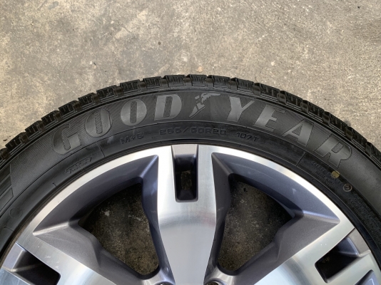 ล้อแม็ก Ford Everest ขอบ 20 แถมยาง 265-50-20 Goodyear ปลายปี 17