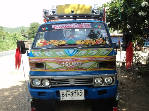 ขายรถผมเองรถบรรทุกสี่ล้อELF85HP ผมทำสีให้ใหม่และแต่งให้พร้อม ใช้ในกาลเกษรมีทะเบียนวิ่งทางใกลได้ครับ