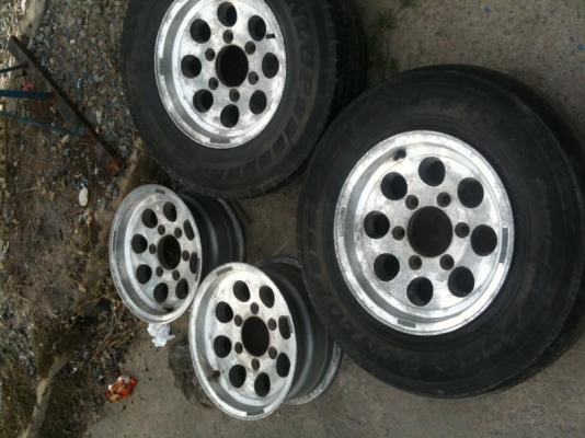 ขายหยดน้ำ 14 นิ้ว สภาพตามรูป ครับ