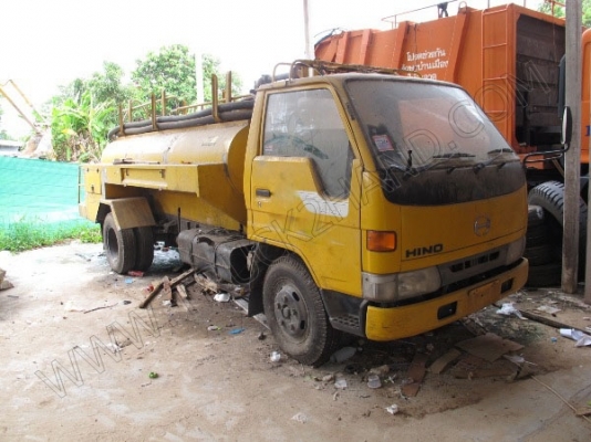 รถบรรทุก 6 ล้อ บรรทุกสิ่งปฎิกูล(รถประมูลจากเทศบาล มีชุดจดทะเบียนพร้อม)ถังเก็บ/แท้งค์เป็นเนื้อสเตนเลส อุปกรณ์ดูด-ส่งพร้อมทำงาน