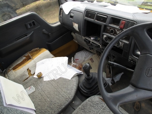 รถบรรทุก 6 ล้อ บรรทุกสิ่งปฎิกูล(รถประมูลจากเทศบาล มีชุดจดทะเบียนพร้อม)ถังเก็บ/แท้งค์เป็นเนื้อสเตนเลส อุปกรณ์ดูด-ส่งพร้อมทำงาน