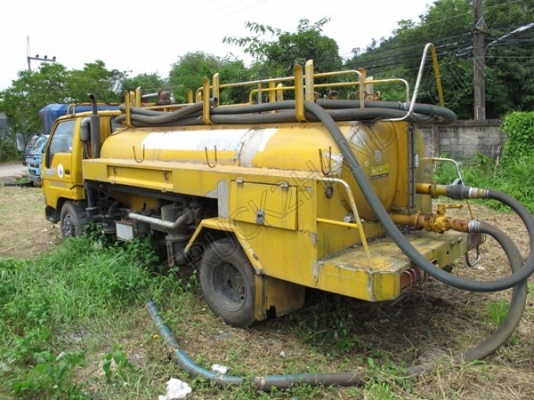 รถบรรทุก 6 ล้อ บรรทุกสิ่งปฎิกูล(รถประมูลจากเทศบาล มีชุดจดทะเบียนพร้อม)ถังเก็บ/แท้งค์เป็นเนื้อสเตนเลส อุปกรณ์ดูด-ส่งพร้อมทำงาน