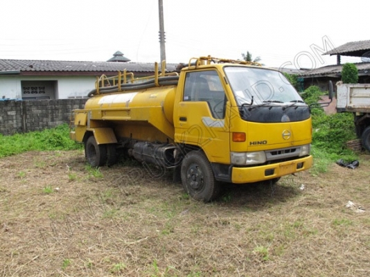 รถบรรทุก 6 ล้อ บรรทุกสิ่งปฎิกูล(รถประมูลจากเทศบาล มีชุดจดทะเบียนพร้อม)ถังเก็บ/แท้งค์เป็นเนื้อสเตนเลส อุปกรณ์ดูด-ส่งพร้อมทำงาน