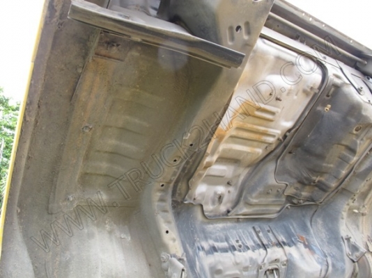 รถบรรทุก 6 ล้อ บรรทุกสิ่งปฎิกูล(รถประมูลจากเทศบาล มีชุดจดทะเบียนพร้อม)ถังเก็บ/แท้งค์เป็นเนื้อสเตนเลส อุปกรณ์ดูด-ส่งพร้อมทำงาน