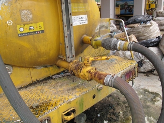 รถบรรทุก 6 ล้อ บรรทุกสิ่งปฎิกูล(รถประมูลจากเทศบาล มีชุดจดทะเบียนพร้อม)ถังเก็บ/แท้งค์เป็นเนื้อสเตนเลส อุปกรณ์ดูด-ส่งพร้อมทำงาน