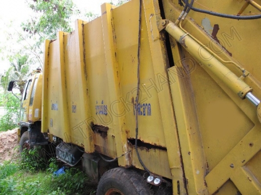 รถบรรทุก 6 ล้อ บรรทุกขยะ ยี่ห้ออีโน่ 165 แรงม้า มีเอกสารพร้อมโอน