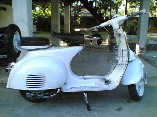 ขายเวสป้า 64  เครื่องพัง  สีเพิ่งทำได้ไม่นาน ยางใหม่ ราคาถูก 12000