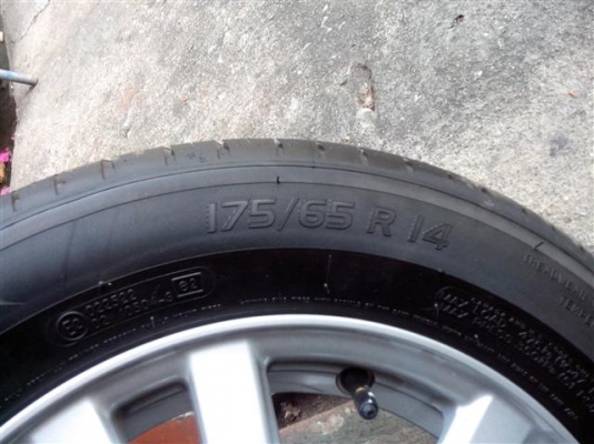 แม๊กซ์ Brio2013 แยกได้ 175 65 14 michelin XM2 แม๊กซ์ Brio2013 แยกได้ 175 65 14 michelin XM2