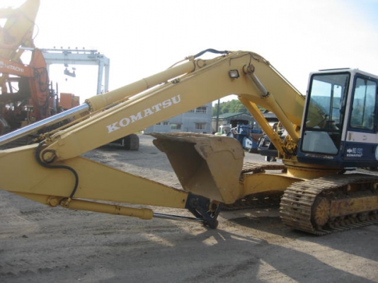 KOMUTSU PC200-5