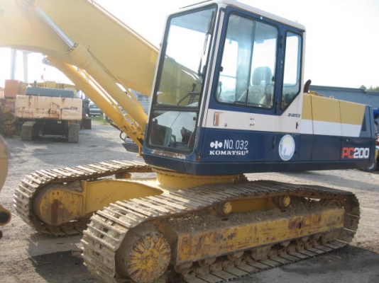 KOMUTSU PC200-5