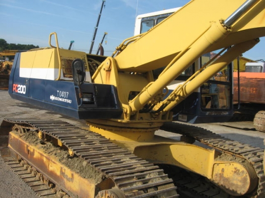 KOMUTSU PC200-5