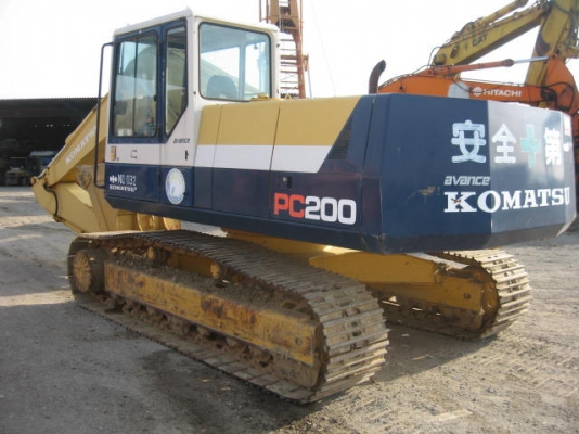 KOMUTSU PC200-5