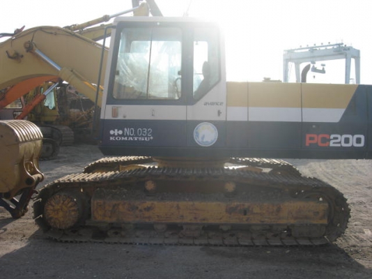 KOMUTSU PC200-5
