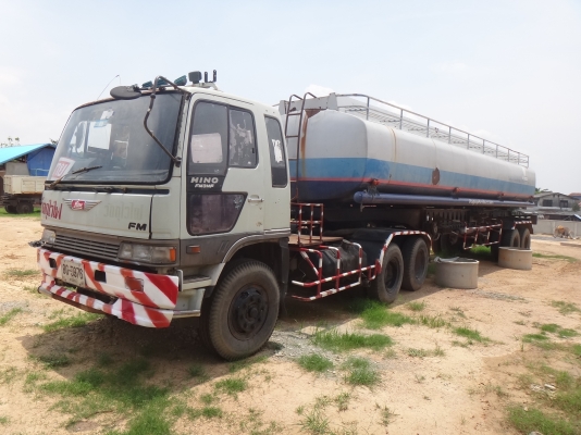 ขายด่วน รถหัวลากพร้อมหางลากนำ้มัน  300000  ลิตร    พร้อมใช้งาน