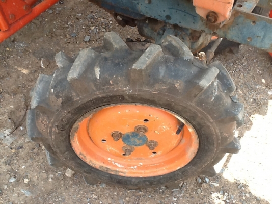 คูโบต้า B6100 4 WD 2 เพลา ยางใหม่ 4 เส้น เดิมๆงามๆ ราคาถูกๆครับ