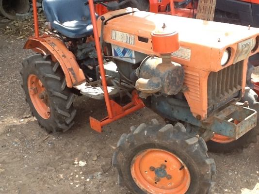 คูโบต้า B6100 4 WD 2 เพลา ยางใหม่ 4 เส้น เดิมๆงามๆ ราคาถูกๆครับ