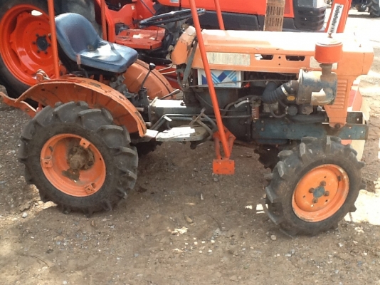 คูโบต้า B6100 4 WD 2 เพลา ยางใหม่ 4 เส้น เดิมๆงามๆ ราคาถูกๆครับ