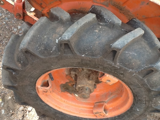 คูโบต้า B6100 4 WD 2 เพลา ยางใหม่ 4 เส้น เดิมๆงามๆ ราคาถูกๆครับ