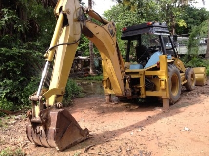 ขายรถตักหน้าขุดหลัง CAT 428B พวงมาลัยเพาเวอร์ ขนาด 1 เพลา สภาพพร้อมใช้งาน ราคา 600,000 บาท