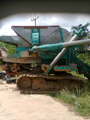 รถเกี่ยวข้าวพร้อมใช้งาน