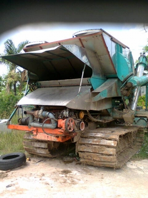 รถเกี่ยวข้าวพร้อมใช้งาน