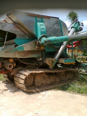 รถเกี่ยวข้าวพร้อมใช้งาน