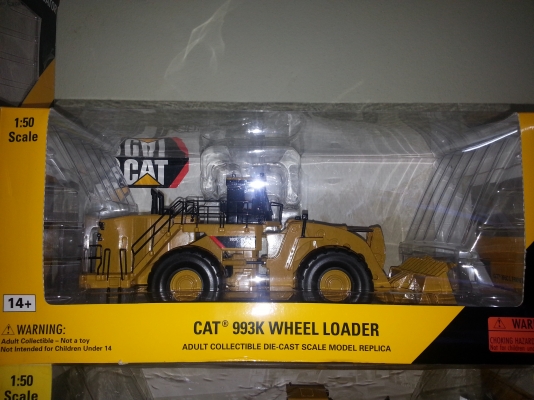 ขายโมเดล caterpillar รุ่น 993 K  เปนรถตักล้อยาง รายละเอียดสวยคับ สนใจโทสอบถามได้เลยคับ