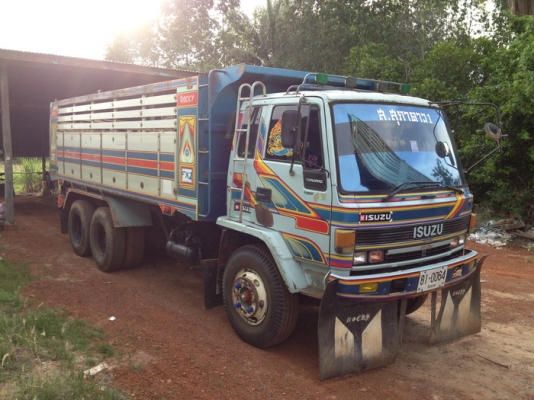 ขาย 10 ล้อดั้มเครื่อง210 เกียอีตั้น 1 คัน