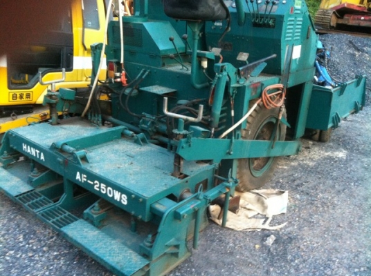 รถปูยาง hanta 250 ล้อยาง