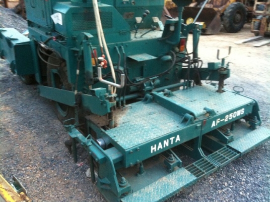 รถปูยาง hanta 250 ล้อยาง