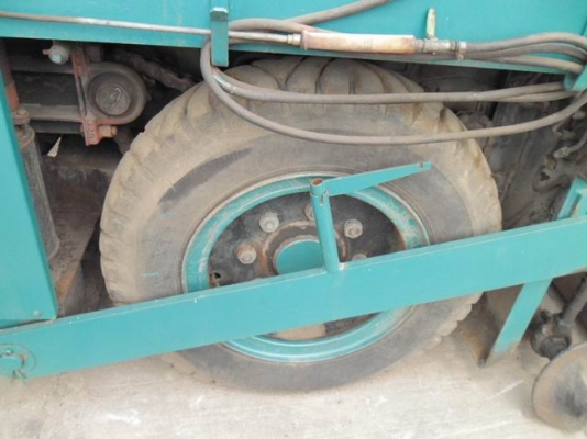 รถปูยาง hanta 250 ล้อยาง