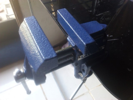 ด่วน ปากกาจับงาน 3 นิ้วของเมริกา ใช้ยึดจับที่ขอบโต๊ะทั่วไปได้ใช้งานได้ดี (มี 5ตัว)