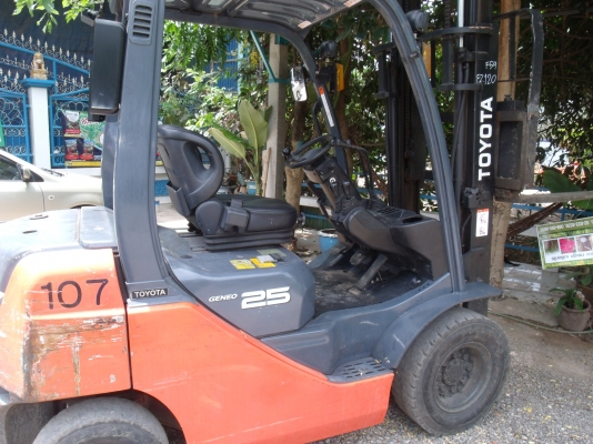 ขายรถยก2.5ตันT0Y0TA ( รุ่นใหม่ 50-8FD25t)