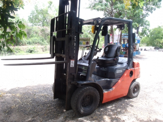 ขายรถยก2.5ตันT0Y0TA ( รุ่นใหม่ 50-8FD25t)