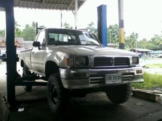 ขาย TOYOTA  หัวเดียว LN 106 บาง สวยพอใชั 4x4 เครื่อง3L  2800ccหรือแลกจิ๊ปหรืออื่นๆ ลองโทรๆๆๆๆ