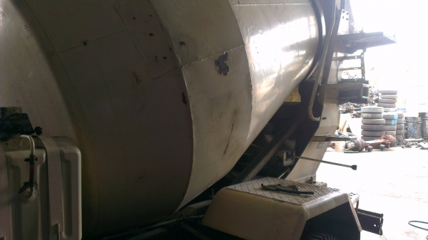 รถโม่ปูน Isuzu Rocky ตาหวาน ตัวกระจังเขียวรุ่นสุดท้าย 195แรง  โม่ใหญ่ 3Q สภาพเทพเลย