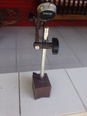 ชุดไดอัลเกจความละเอียด 0.01 มม. วัดได้ 10 มม. พร้อมขายึดแบบแม่เหล็กปรับตำแหน่งการวัดได้ ชุดไดอัลเกจความละเอียด 0.01 มม. วัดได้ 10 มม. พร้อมขายึดแบบแม่เหล็กปรับตำแหน่งการวัดได้