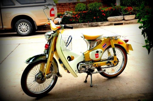 ขายรถC100 เครื่องดรีม ชุบเยอะมาก สภาพพร้อมใช้งาน จบๆมีทะเบียน เเต่ไม่โอนนะครับ สภาพตามในรูปครับ ขาย 29000 บาทครับ รถอยู่โคราชครับ