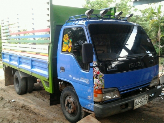 ISUZU NPR 130 HP 4HG1 ปี 46 รถบรรทุก 6 ล้อ กระบะคอกเหล็กกล่องอย่างดียาว 4.30 เมตร เครื่องแห้งแรงดี ภายในเก๋งคอนโซลสวยครบ แอร์เย็น พ.เพาเวอร์ ก.ไฟฟ้า ช่วงล่างใหญ่คัชซีสวยไม่มีดาม ยางสภาพดี 70\% พร้อมใช้งาน เอกสารทะเบียนภาษีครบพร้อมโอน ราคาต่อรองได้ครับ